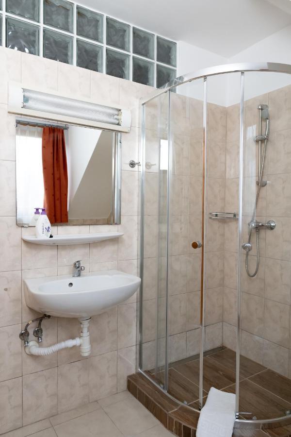 Liszt Apartman Pécs Esterno foto